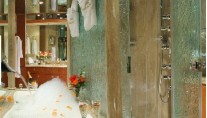 GALE WINDS - Master Ensuite